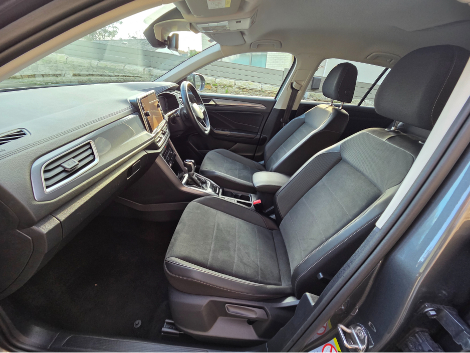 2023 Volkswagen T-Roc - image 11