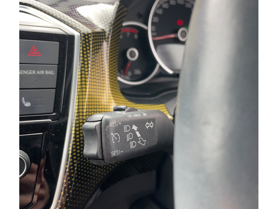 2018 Volkswagen up! - image 11