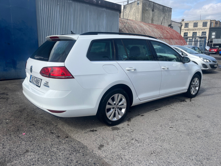 2016 Volkswagen Golf - image 3