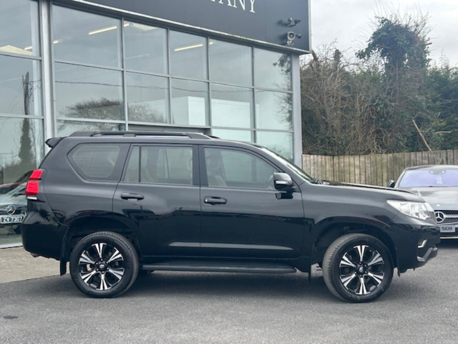 2018 Toyota Landcruiser - image 2