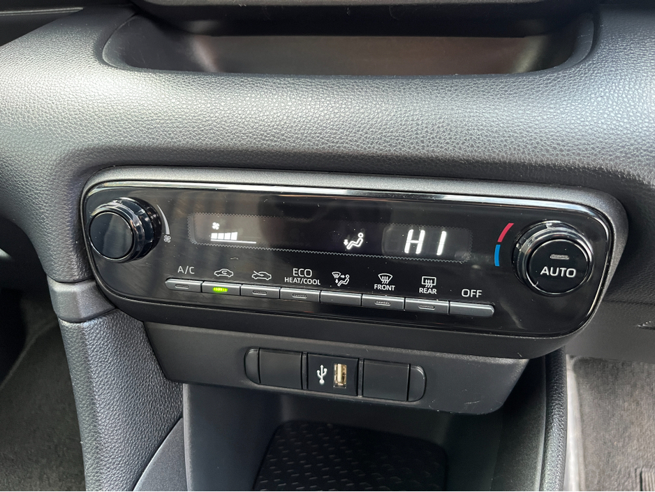 2021 Toyota Yaris - image 17