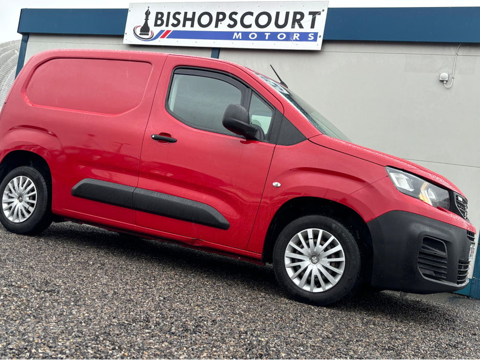 2021 Peugeot Partner - image 5