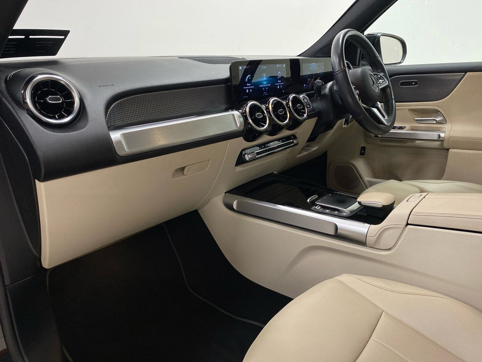 2023 Mercedes-Benz GLB - image 12