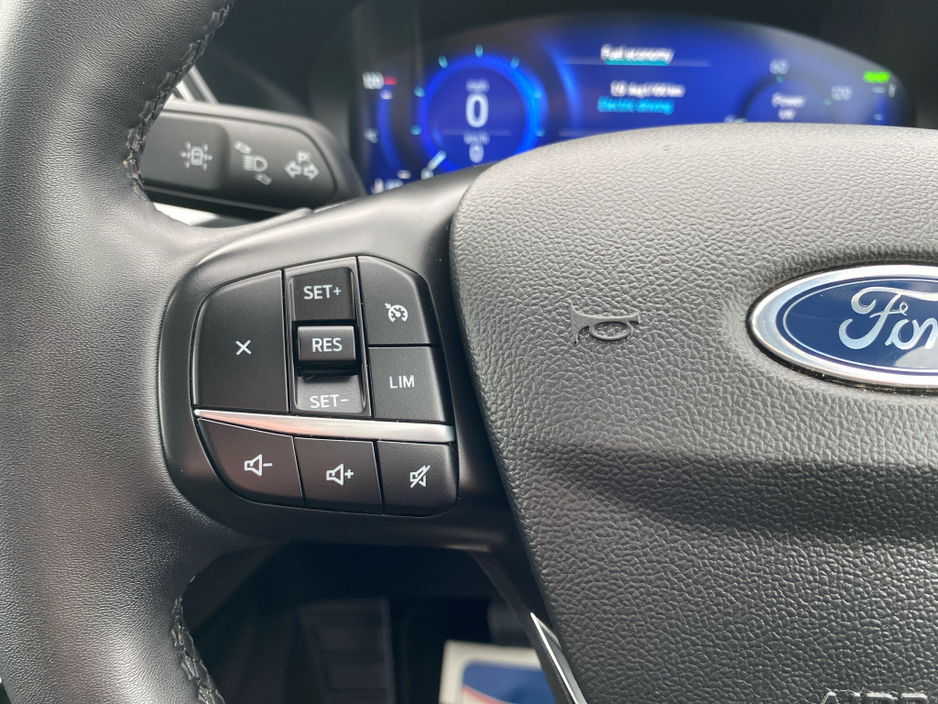 2023 Ford Kuga - image 9