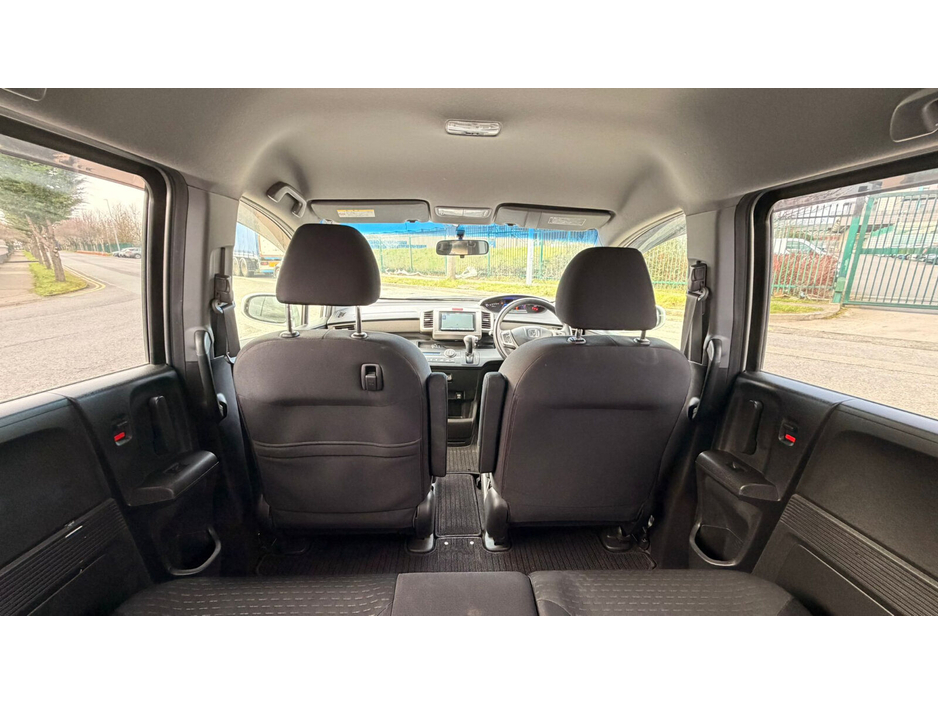 2013 Honda Freed - image 10