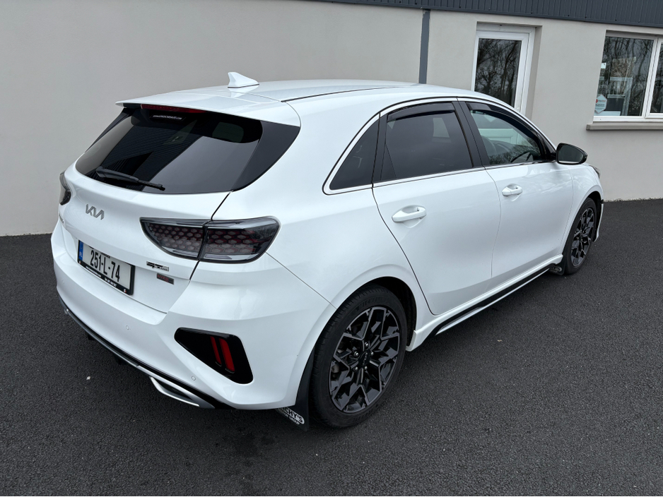 2025 Kia Ceed - image 4