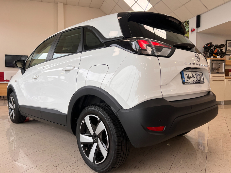 2024 Opel Crossland X **Only 14,000 Kms** Best Value As New 2024 Opel Crossland Diesel Apple Car Play Rear View Camera www.bolands.ie Est.1955 €21,950