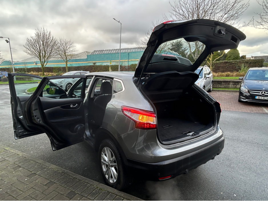 2017 Nissan Qashqai 1.2 Automatic - NCT & Tax - Low Mileage & Great Price - Trade-In Welcome - Assured Dealer Warranty - €12,950