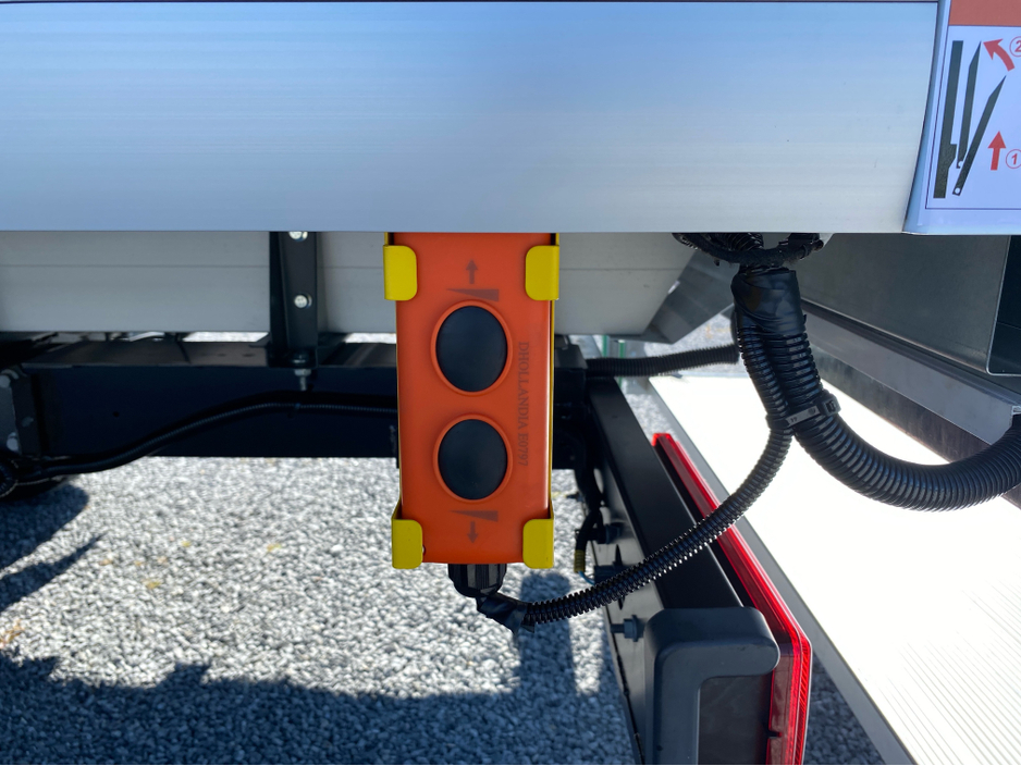 2025 Ford Transit - image 18