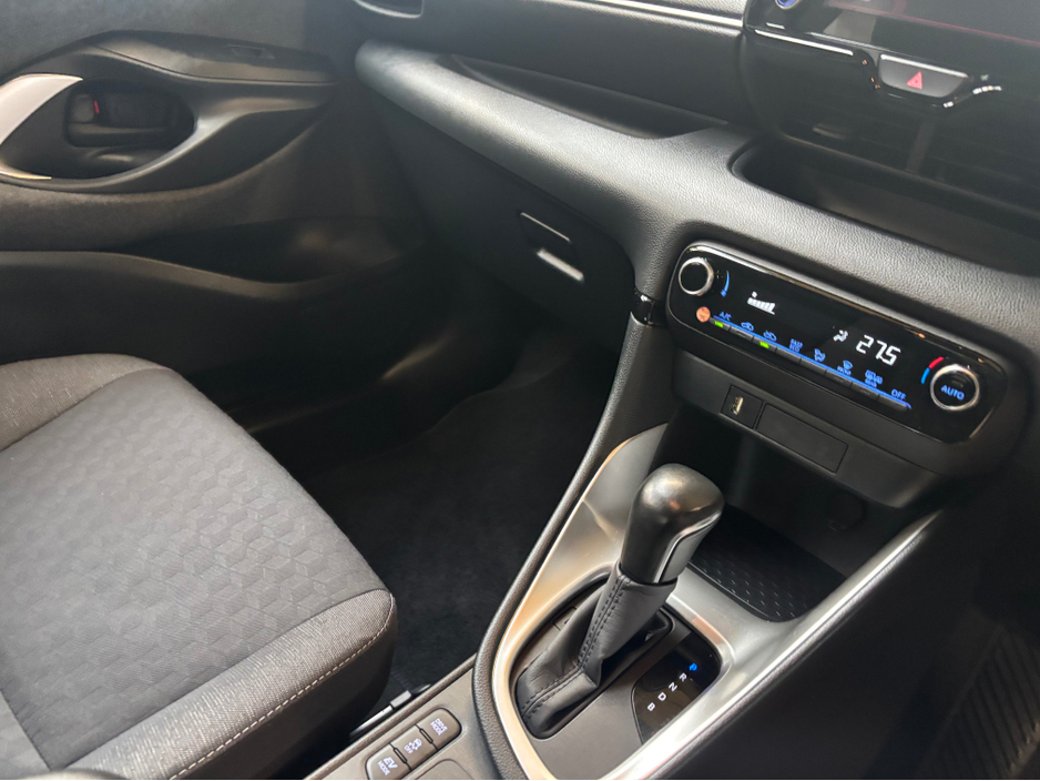 2021 Toyota Yaris - image 8