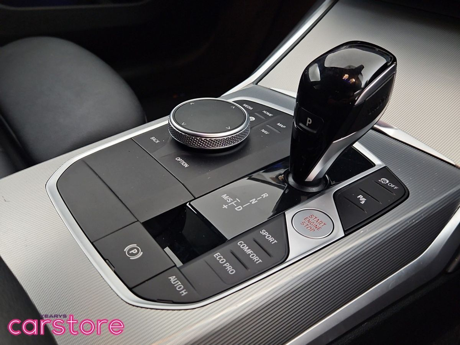 2022 BMW 3 Series - image 15