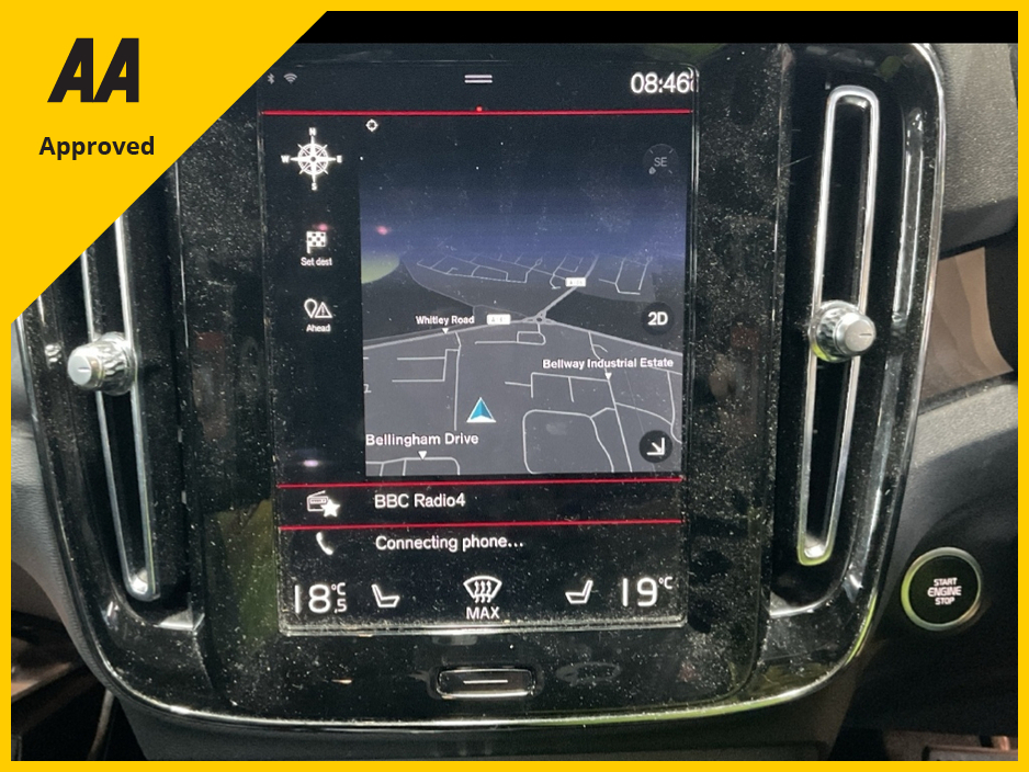 2023 Volvo XC40 - image 9