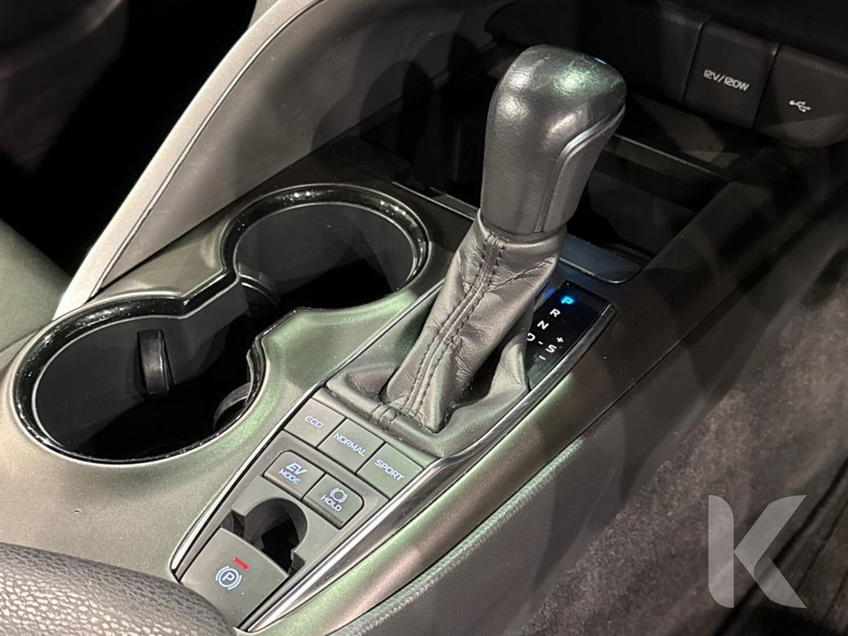 2022 Toyota Camry - image 12