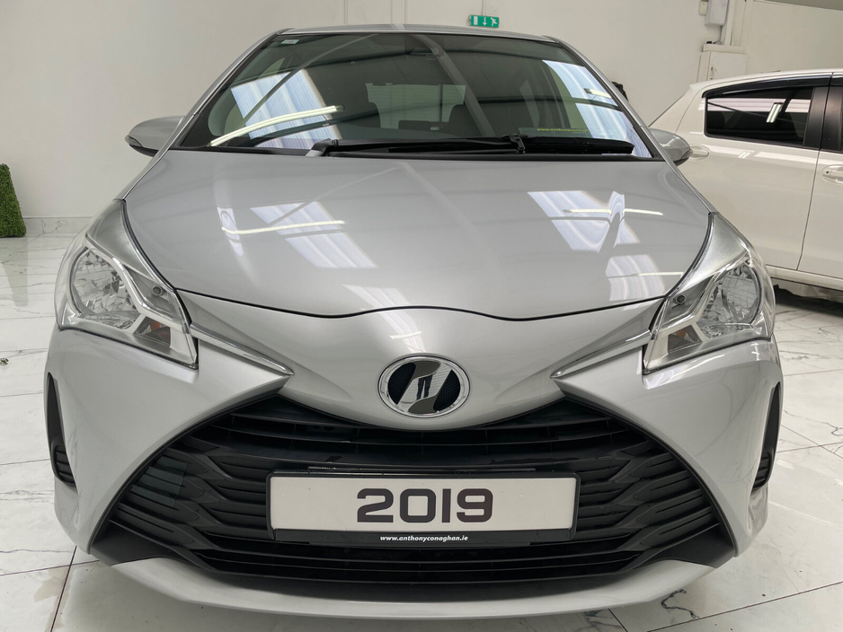 2019 Toyota Yaris - image 6