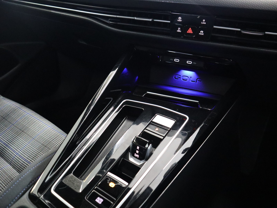 2023 Volkswagen Golf - image 24