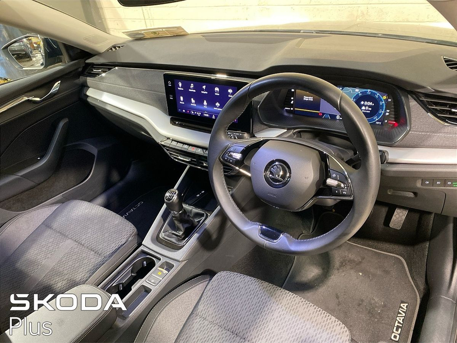2023 Skoda Octavia - image 7