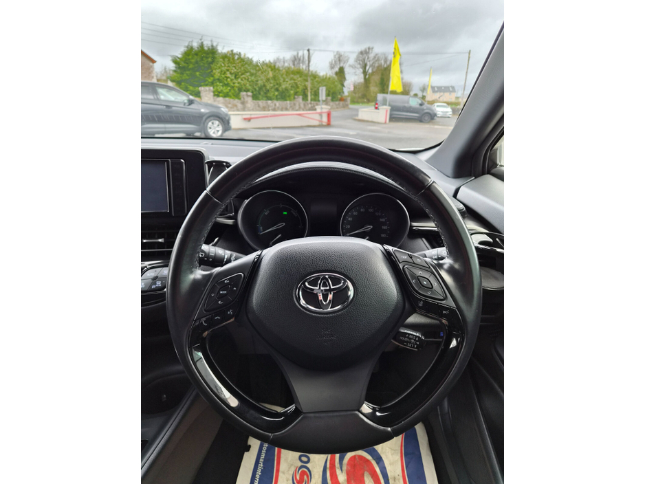 2019 Toyota C-HR - image 13