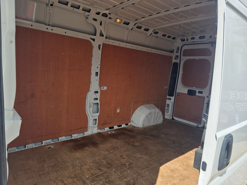 2022 Opel Movano - image 6