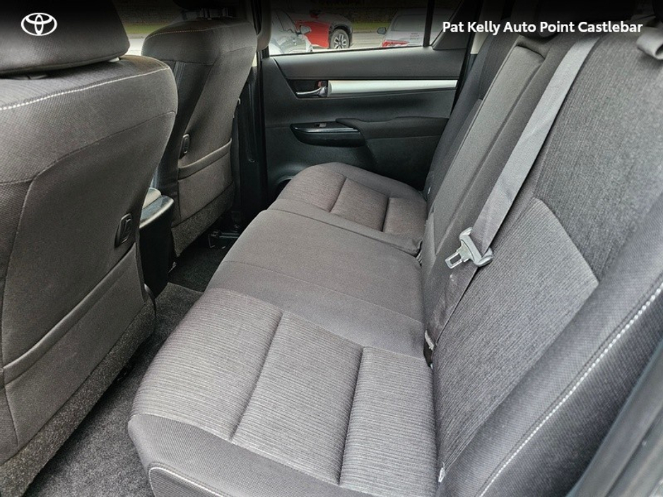 2024 Toyota Hilux - image 6