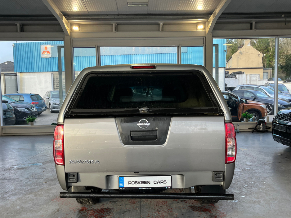 2015 Nissan Navara - image 8