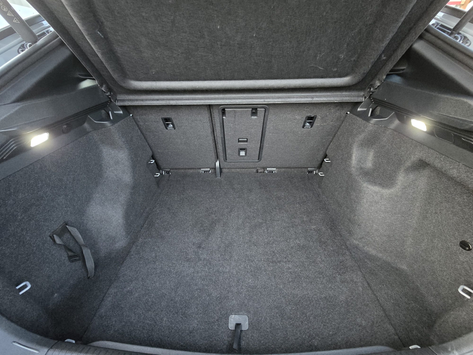 2023 Volkswagen ID.5 - image 19