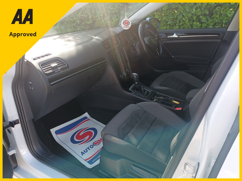 2018 Volkswagen Golf - image 3