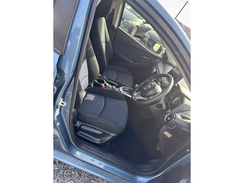 2016 Mazda Demio - image 7