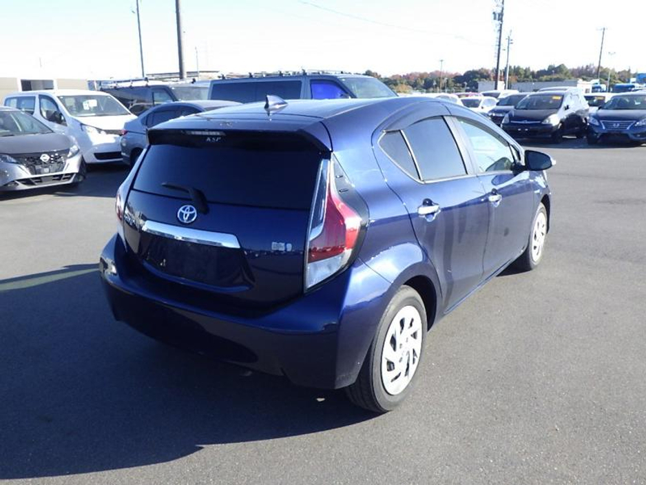 2016 Toyota Aqua - image 7