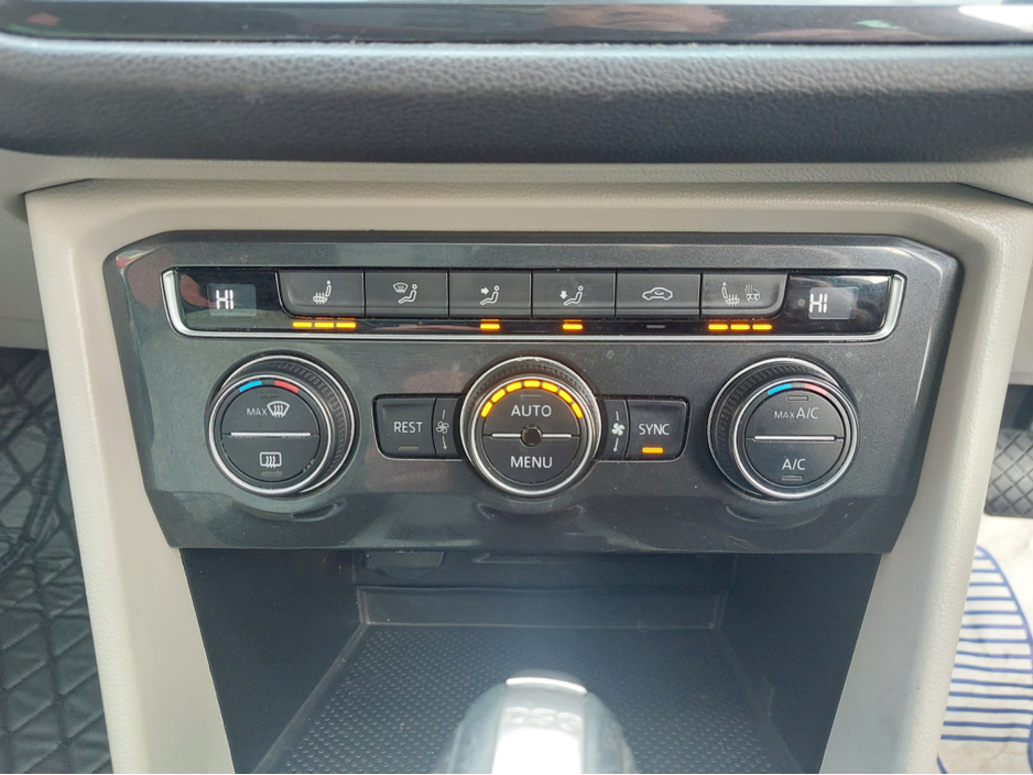 2018 Volkswagen Tiguan - image 17