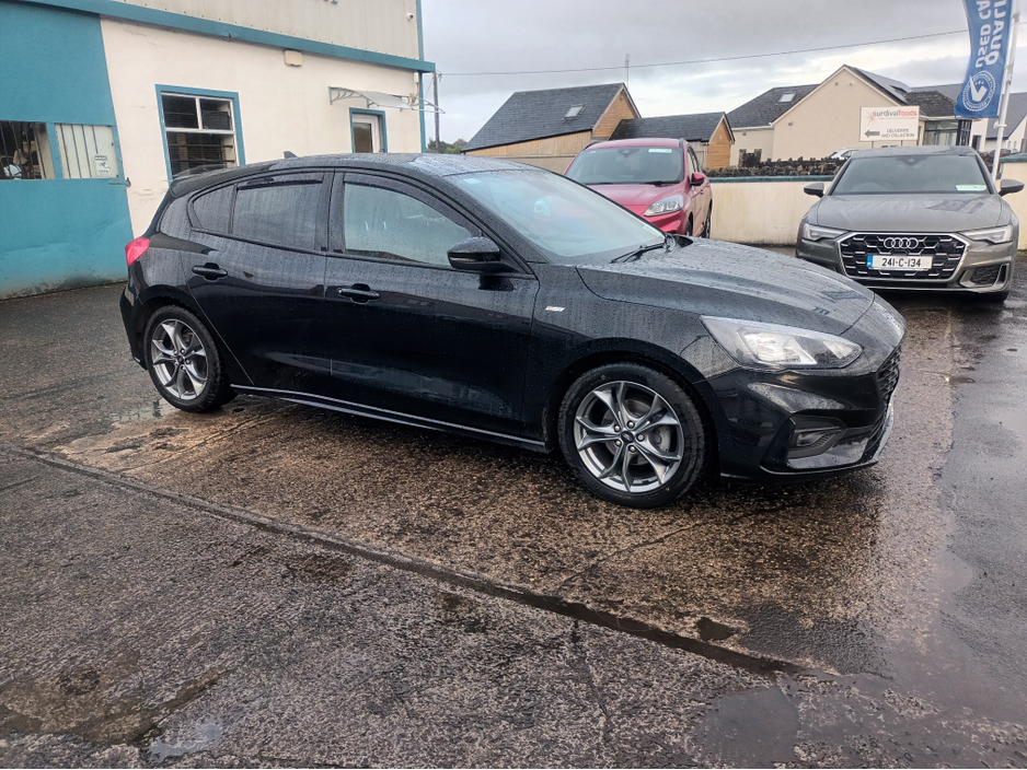 2020 Ford Focus - image 4