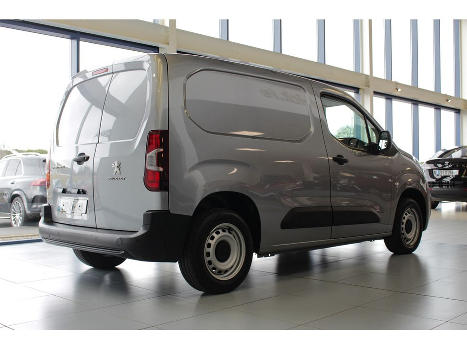 2023 Peugeot Partner - image 9