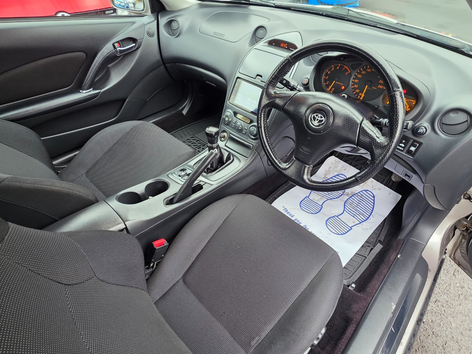 2005 Toyota Celica - image 9