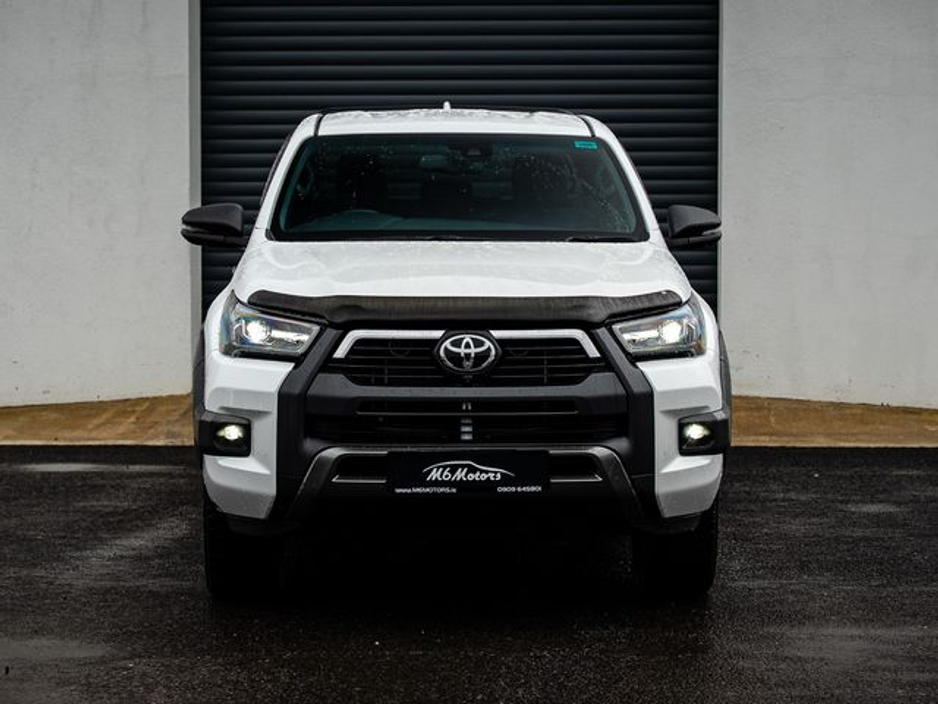 2024 Toyota Hilux - image 2