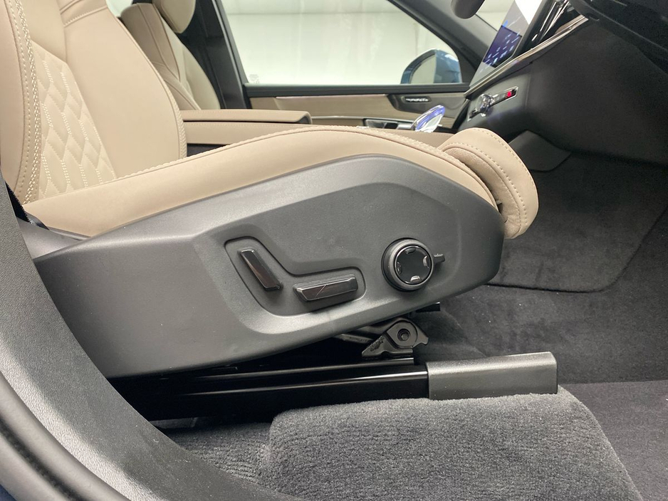 2026 Volvo XC90 - image 13