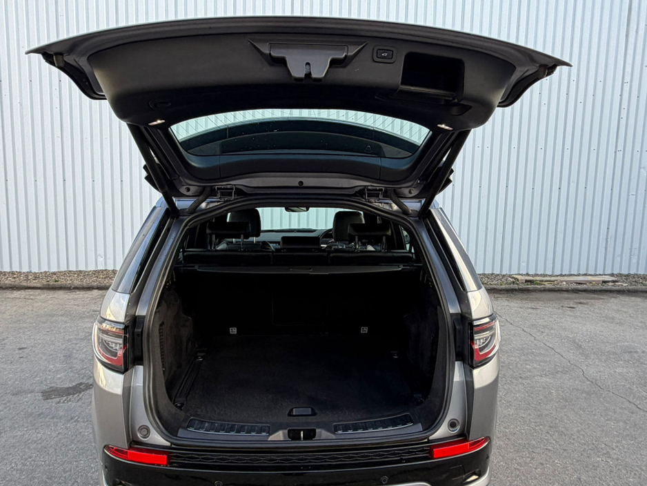 2021 Land Rover Discovery - image 15
