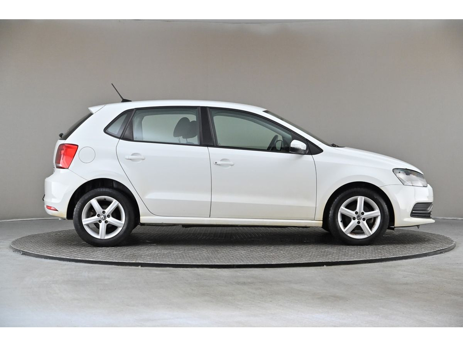 2017 Volkswagen Polo - image 11