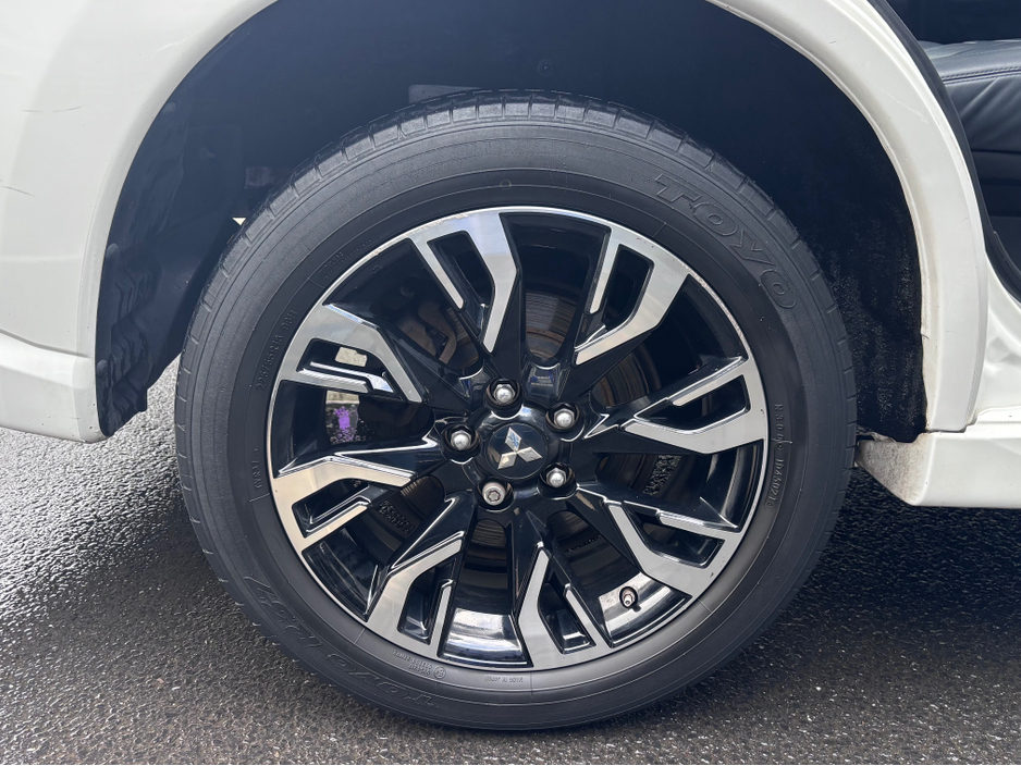 2017 Mitsubishi Outlander 2.0 GX5HS PHEV 200BHP // PAN SUNROOF // HIGH SPEC €13,995