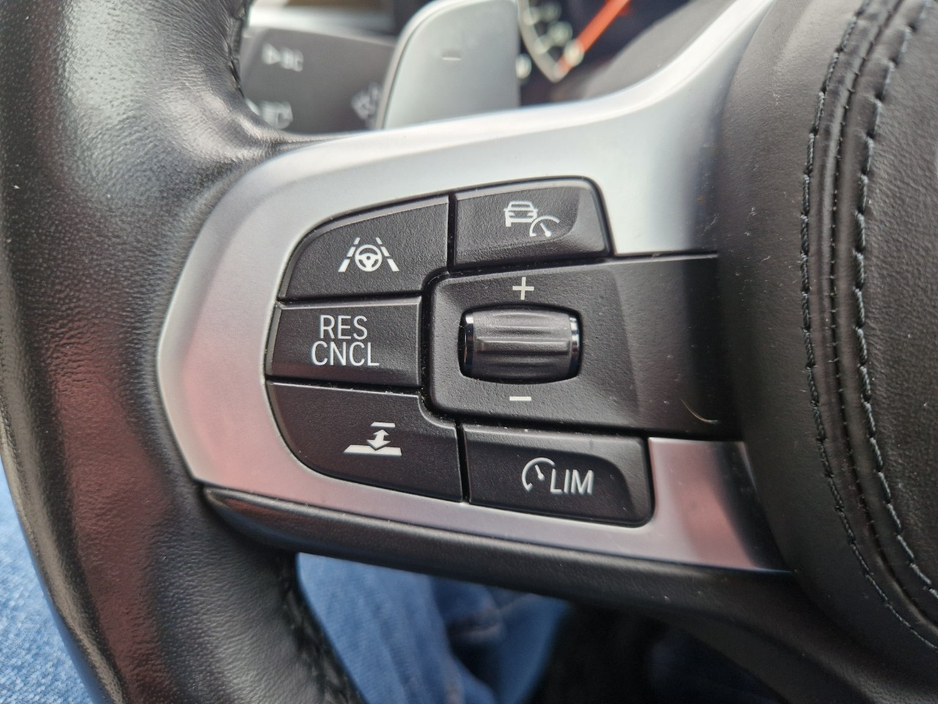 2018 BMW 5 Series - image 33