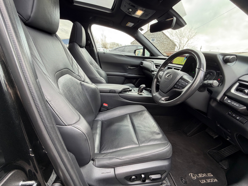 2021 Lexus UX 250 H - image 7