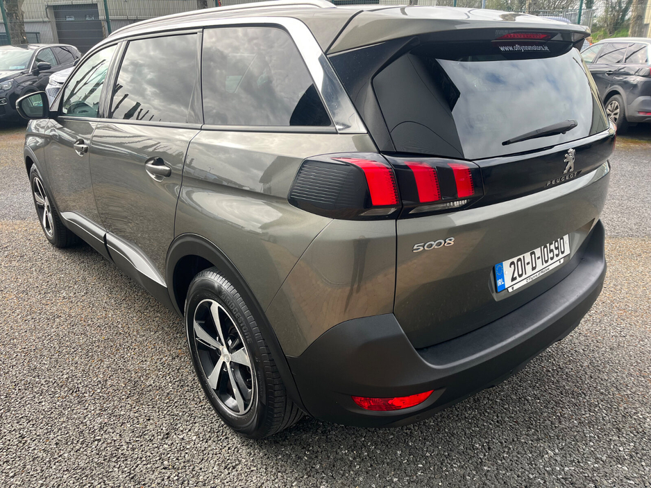 2020 Peugeot 5008 - image 4