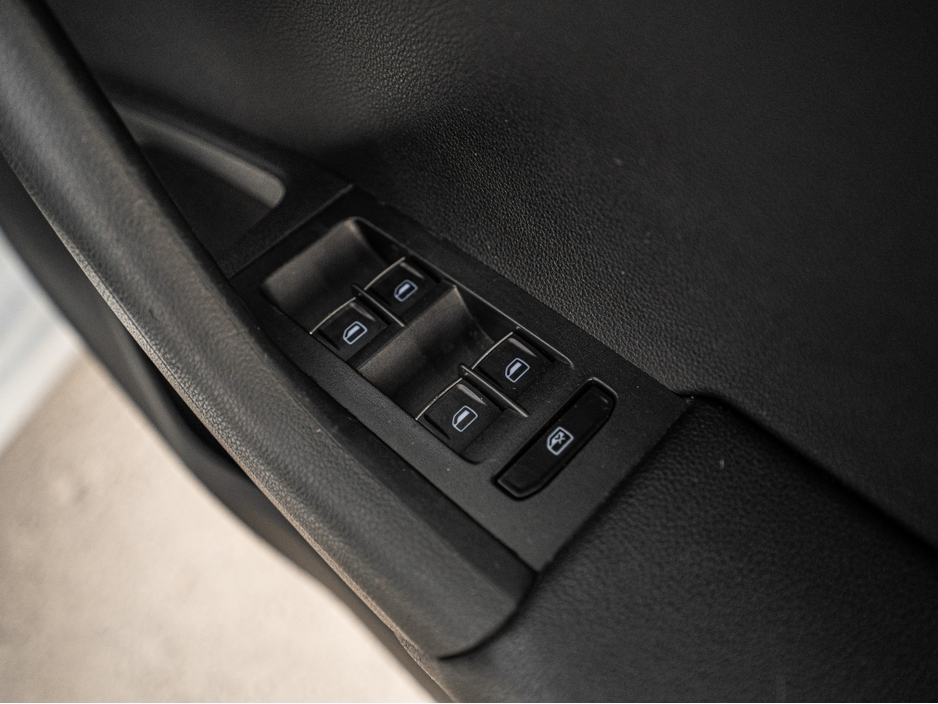 2015 Skoda Octavia - image 23