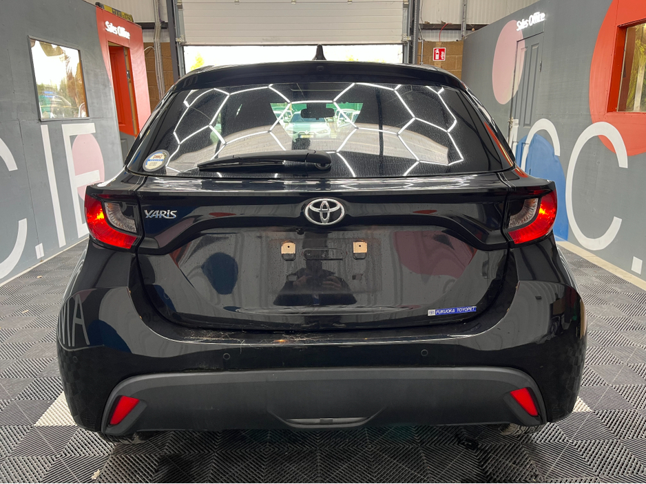 2021 Toyota Yaris - image 3