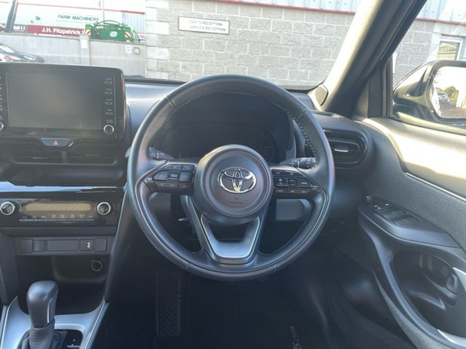 2022 Toyota Yaris Cross - image 9