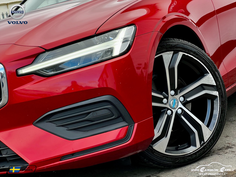2019 Volvo V60 - image 28