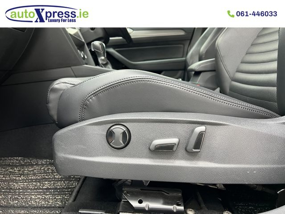 2020 Volkswagen Passat - image 23
