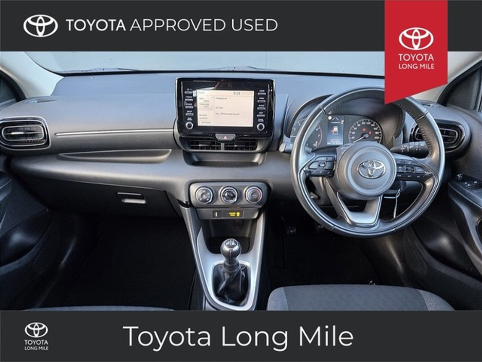 2022 Toyota Yaris - image 8