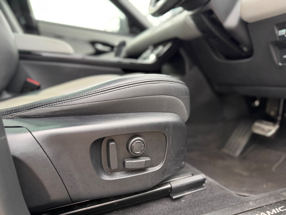 2022 Land Rover Range Rover Evoque - image 15