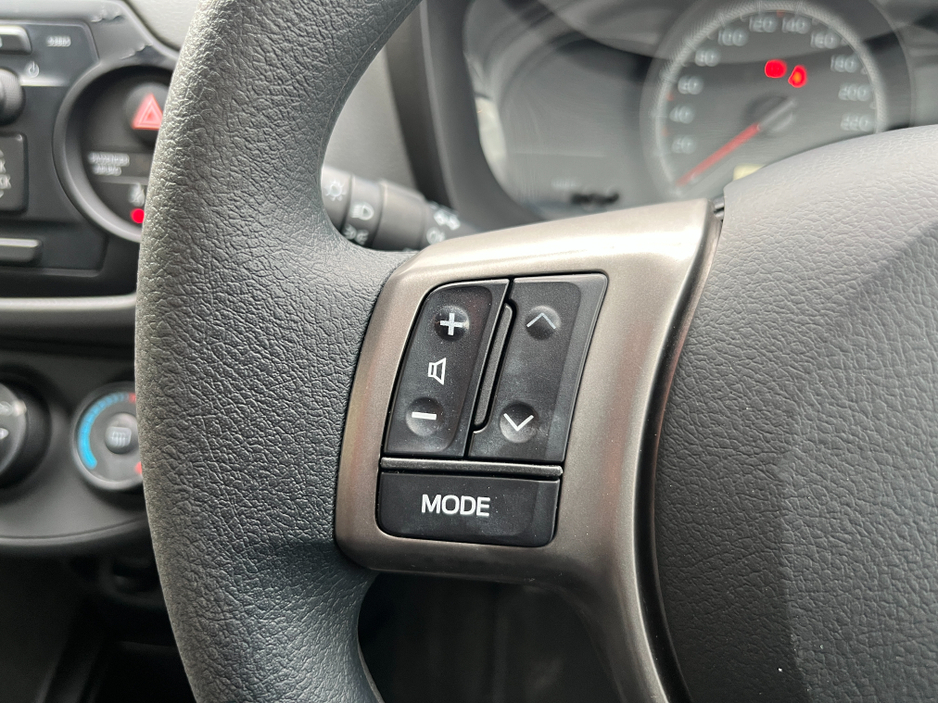 2015 Toyota Yaris TERRA 1.0 PETROL €8,950