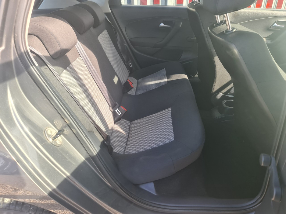 2013 Volkswagen Polo - image 10