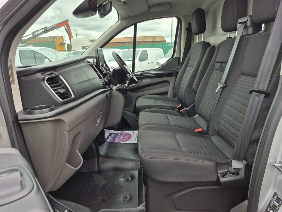 2022 Ford Transit Custom - image 14